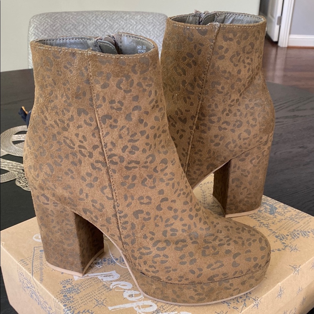 Coconuts by Matisse Leopard Print Ankle Platform heels